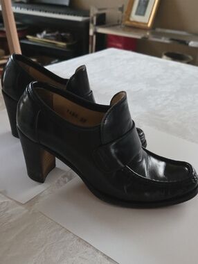 Vintage Wannabe By Patrick Coz.  Classic 3" Heel Loafer.  Women 7